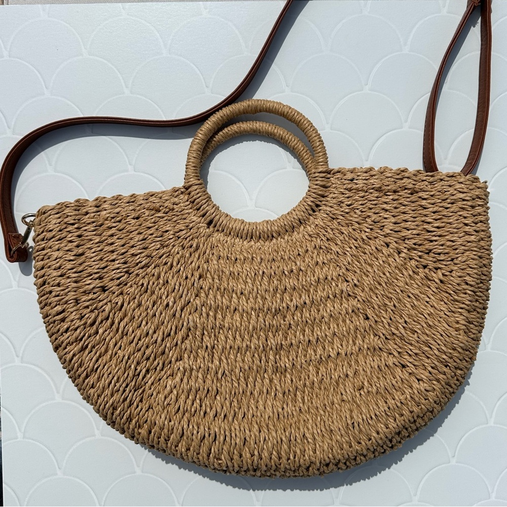 Elegant Tan Woven Shoulder Bag